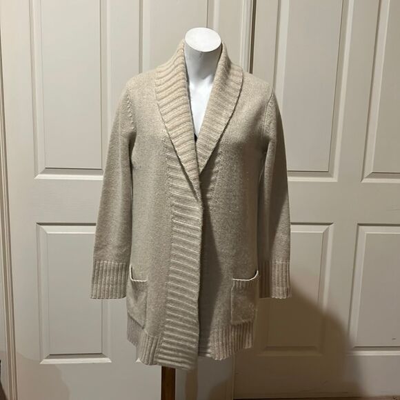 Sutton Studio Sweaters - Sutton Studio Cashmere cardigan. Medium.